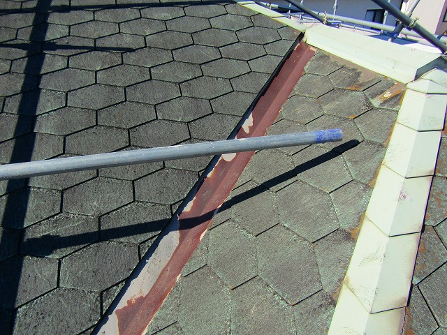 屋根の谷板金に発生したサビ
