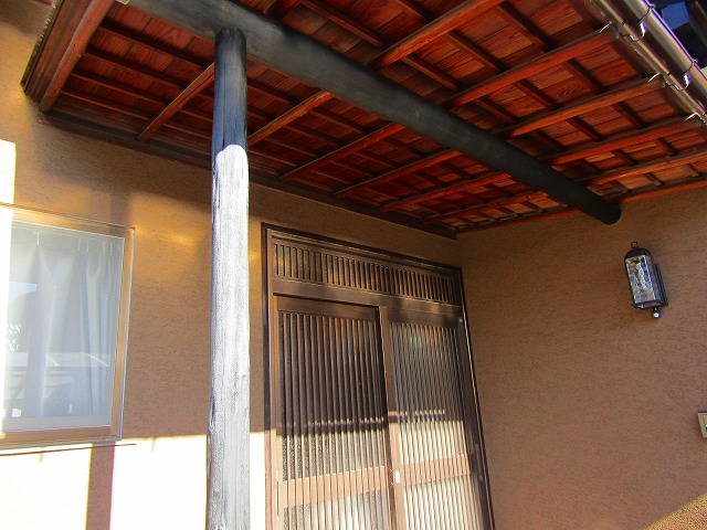 玄関回りはトラバーチン