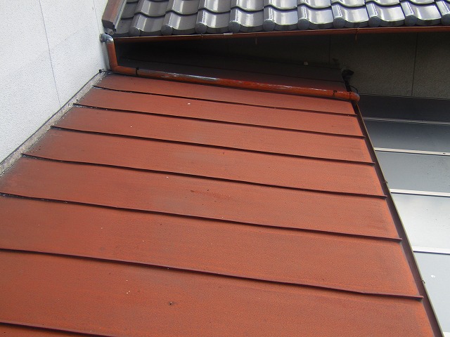 南側のひさしはカバー工法をする