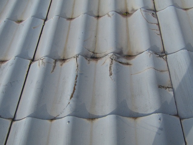 スレート屋根のひび割れ