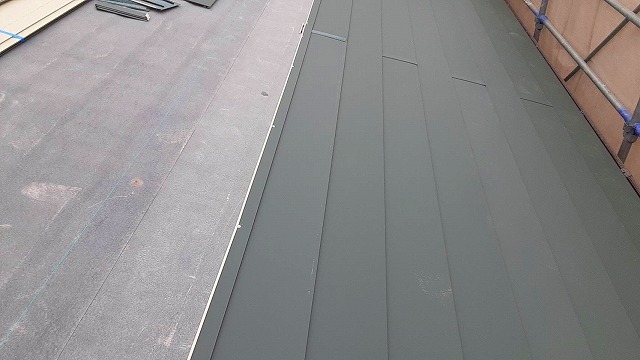 ガルバリウム鋼板を設置