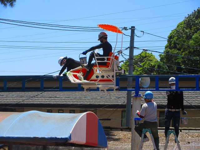 動物園のレール塗装