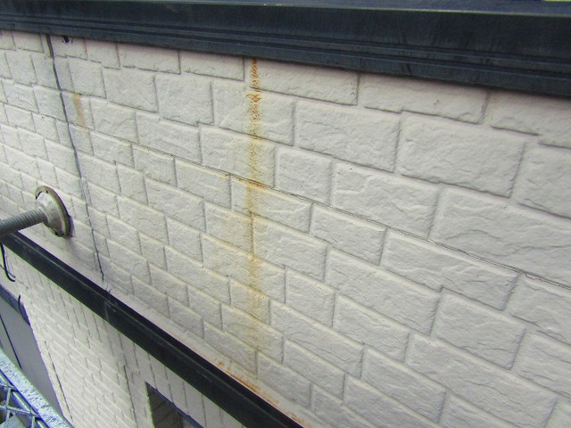 バルコニーの笠木からサビ