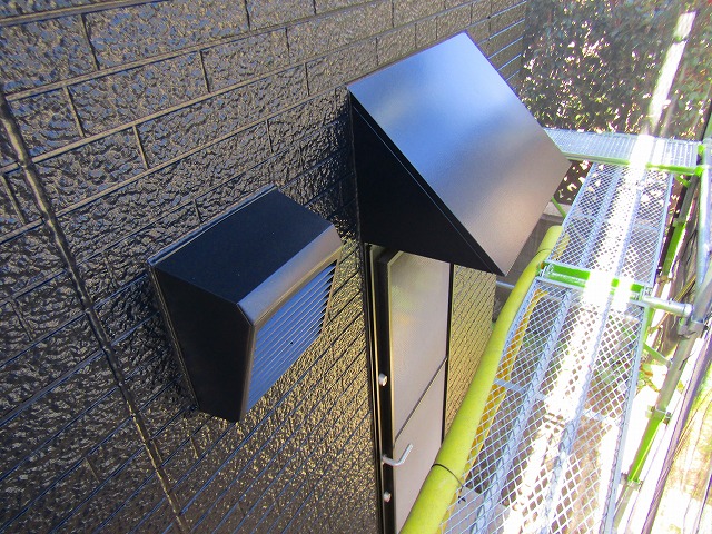 付帯部分の塗装もブラック