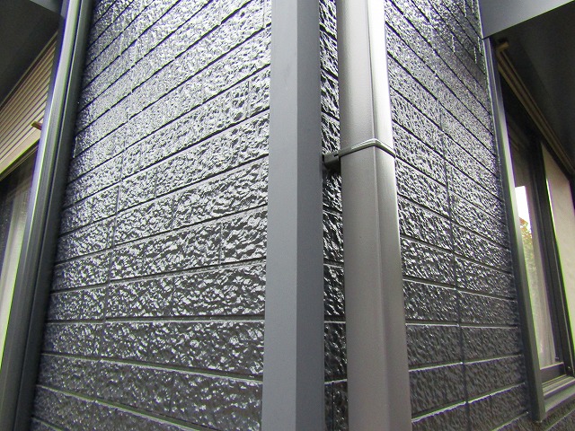 付帯部分の塗装もブラック