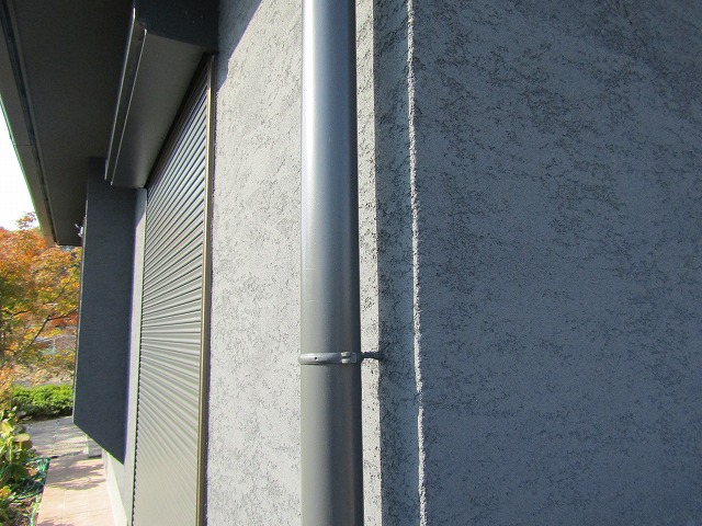 グレーのトラバーチン