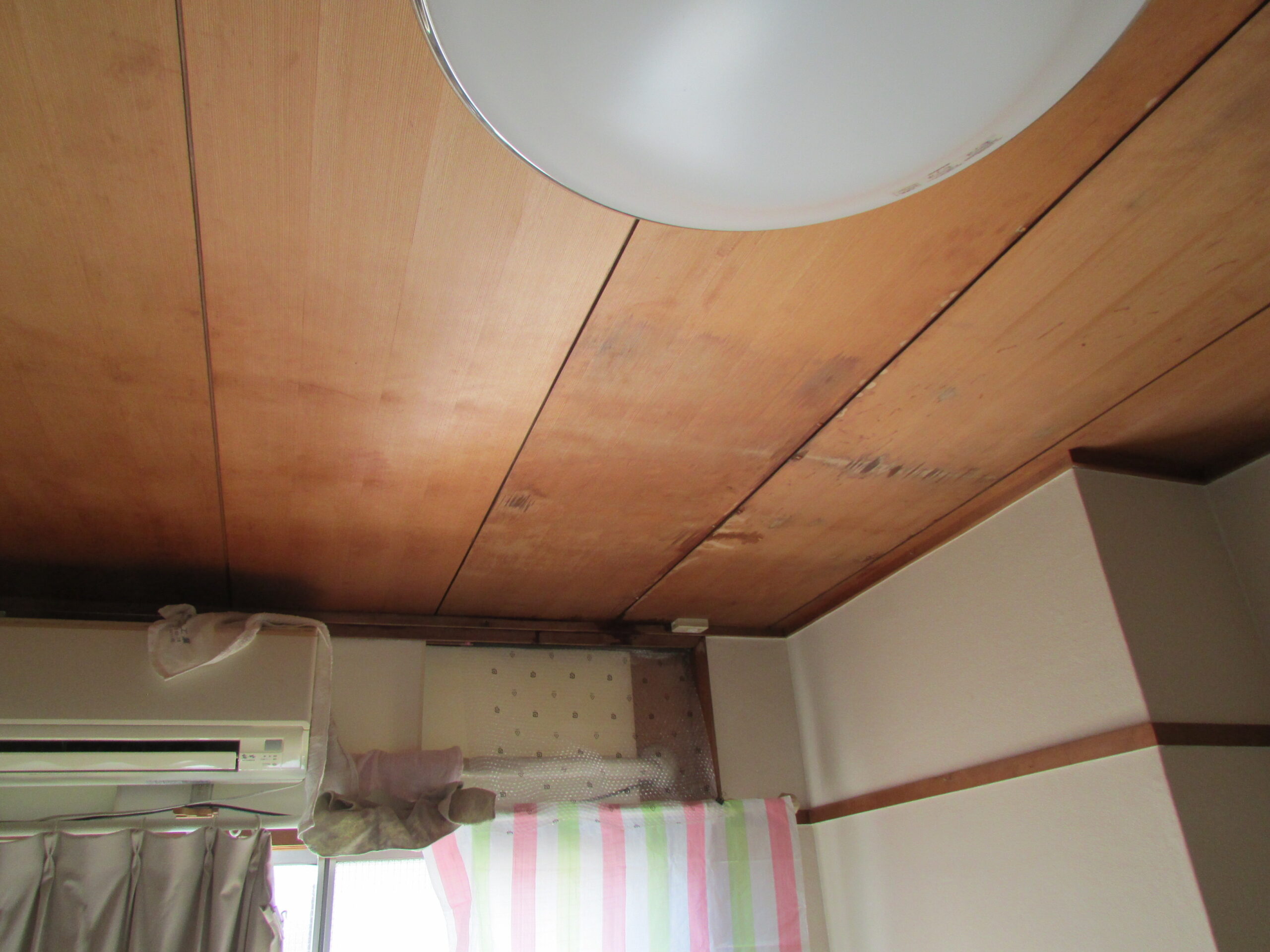 天井のシミ