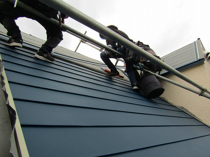 ガルバリウム鋼板を設置