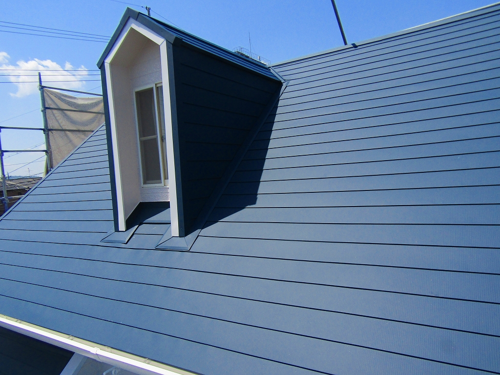 屋根カバー工法完成