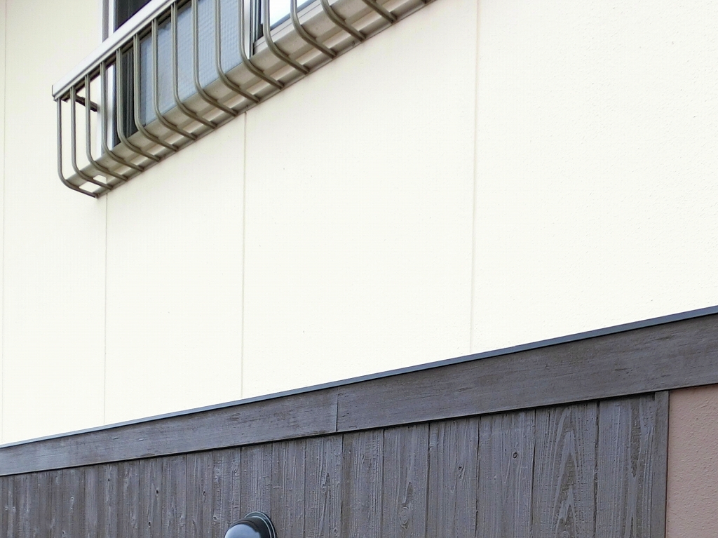 モルタル部分はアートフレッシュで塗装