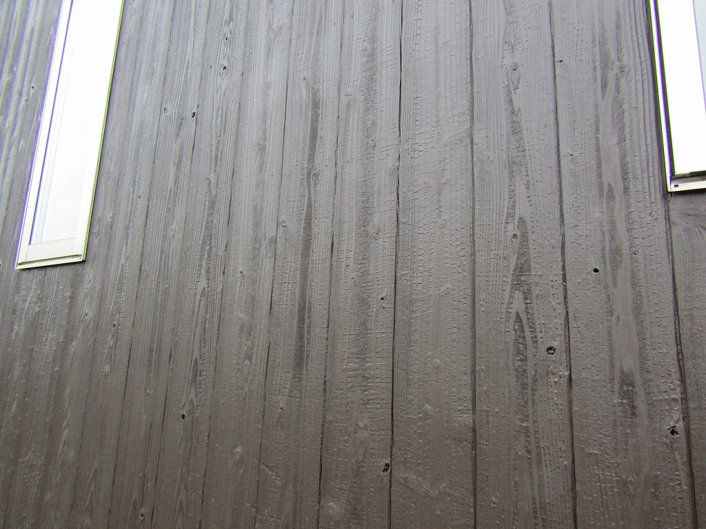 ガードラックで塗装した焼き板の外壁